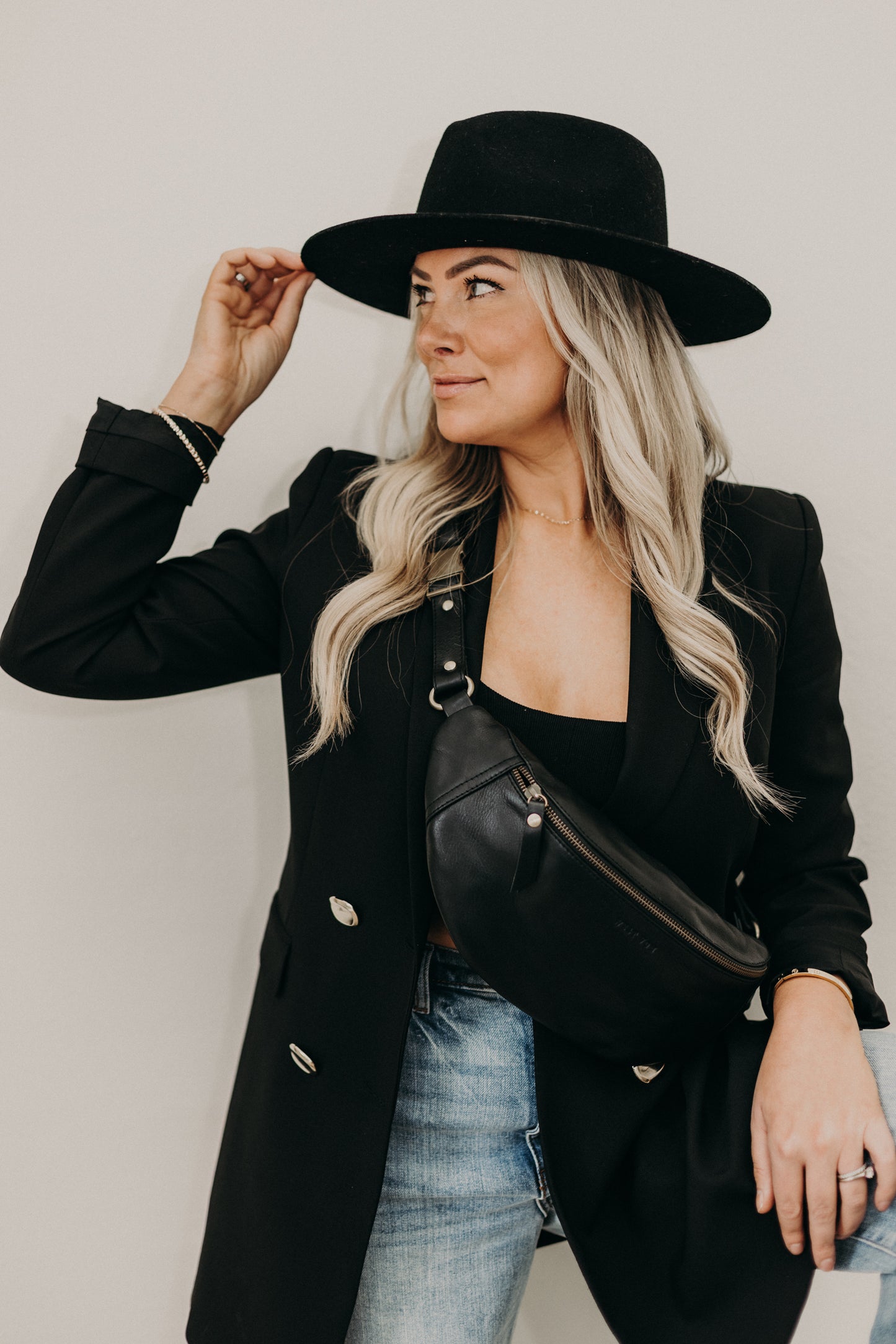 Indie | Large Essential Sling | Noir + Toffee