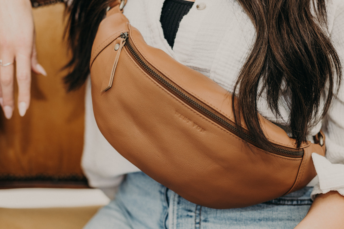 Indie | Large Essential Sling | Noir + Toffee