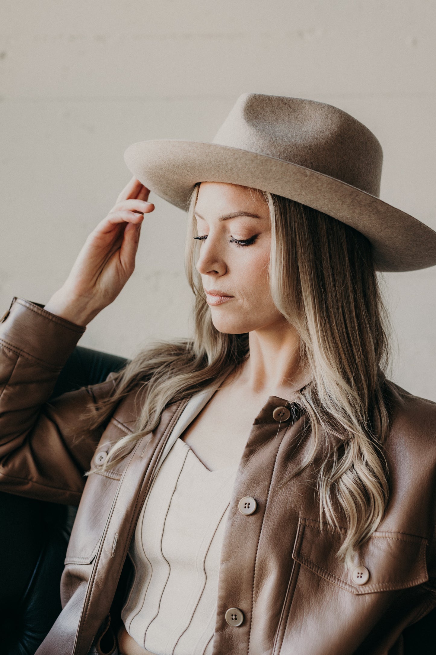 Avery | Upturned Rancher | Oat