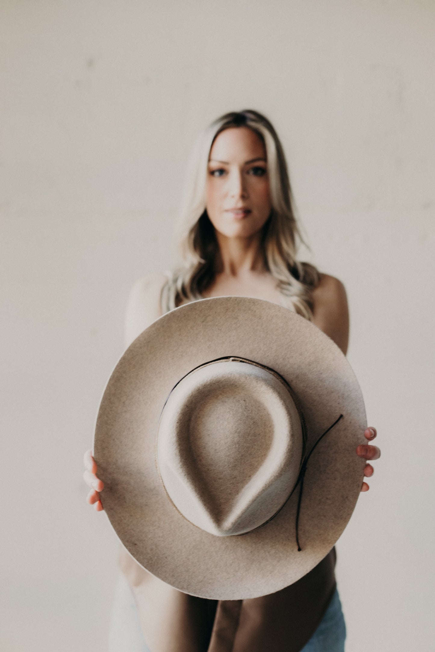 Avery | Upturned Rancher | Oat