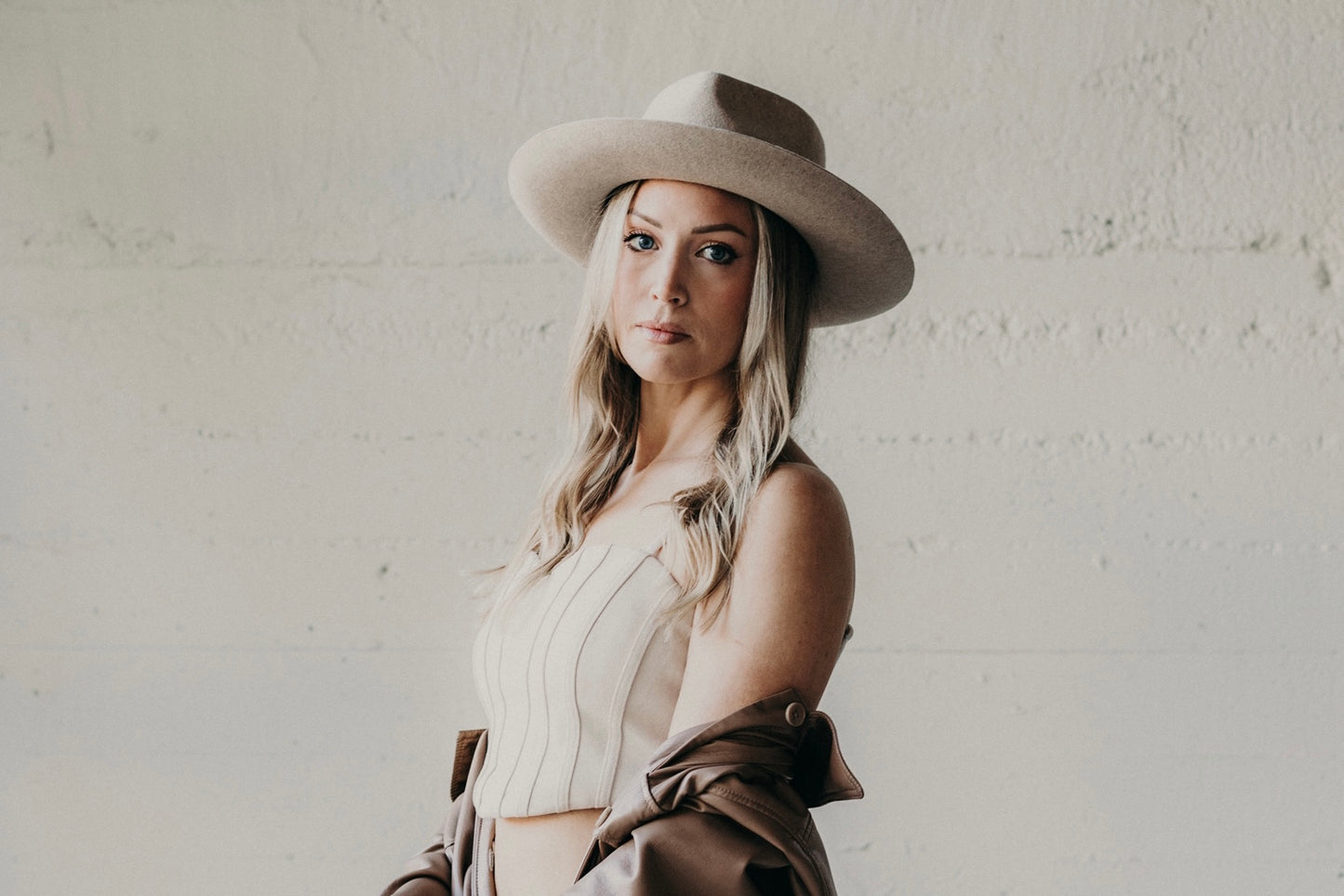 Avery | Upturned Rancher | Oat