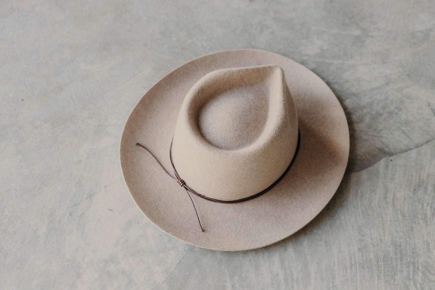 Avery | Upturned Rancher | Oat