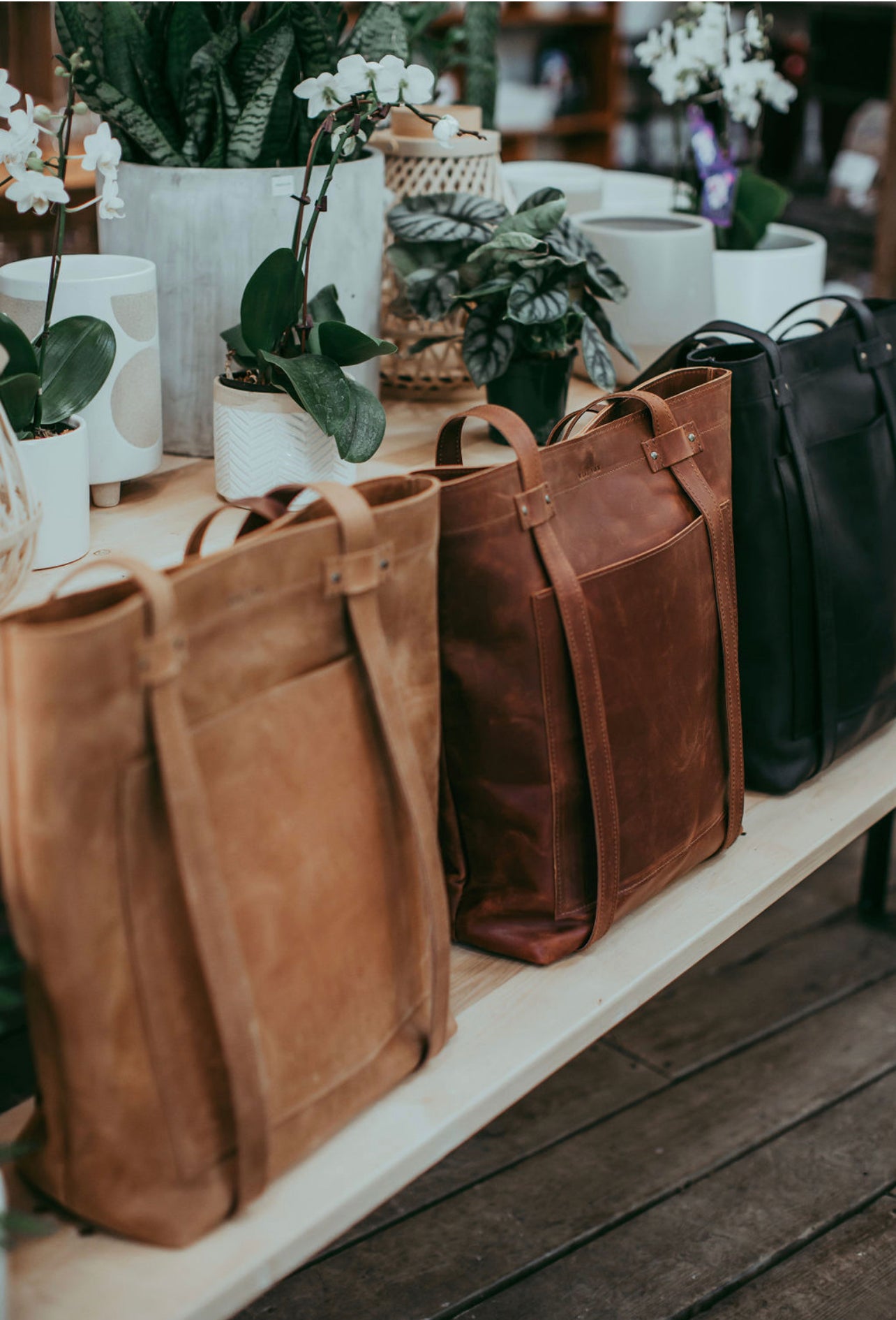 Leather tote with pockets best sale